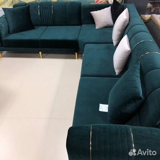 Диван с двумя креслами
