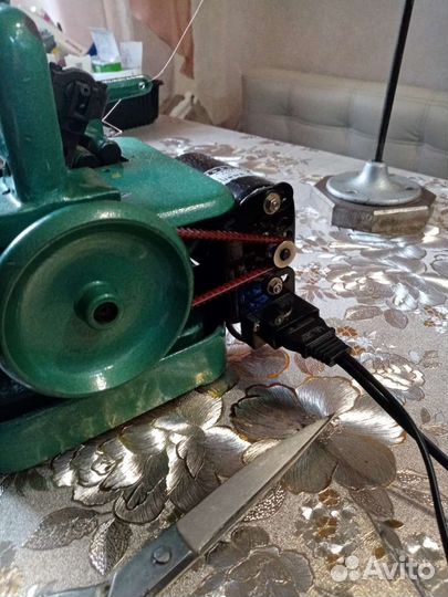 Оверлок трехниточный