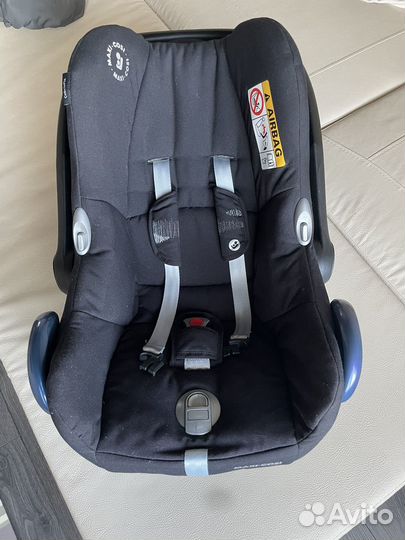 Автолюлька Maxi-Cosi Cabrio Fix и адаптеры