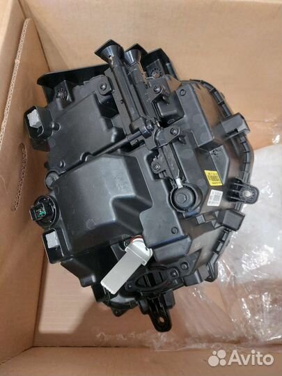 Фара Hyundai Santa Fe 4 тм