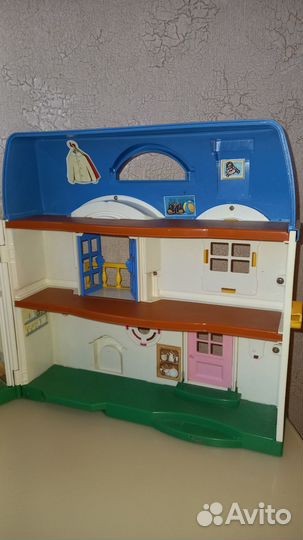 Кукольный домик с мебелью и куклами
