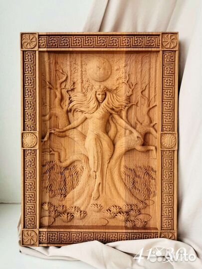 Резное панно из дерева 