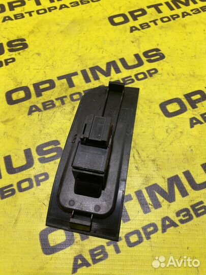 Правая кнопка стеклоподъемника Chery M11