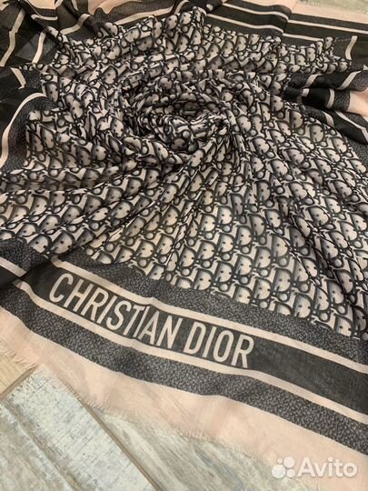 Воздушный платок шаль Dior розовый тонкий