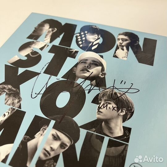 Альбом monsta X с автографом Кихёна