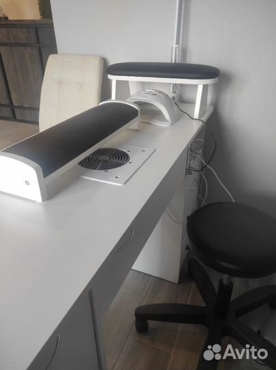 Маникюрный стол с пылесосом