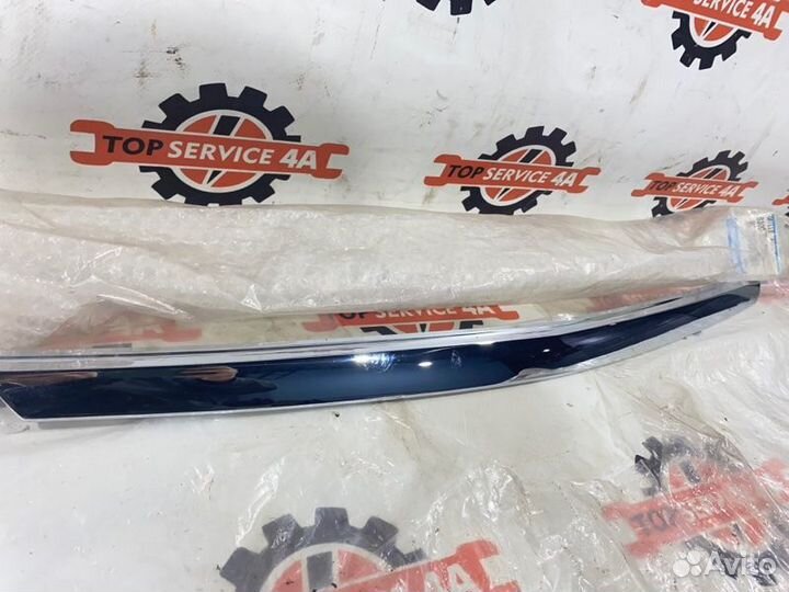 Молдинг решетки радиатора Mazda 323