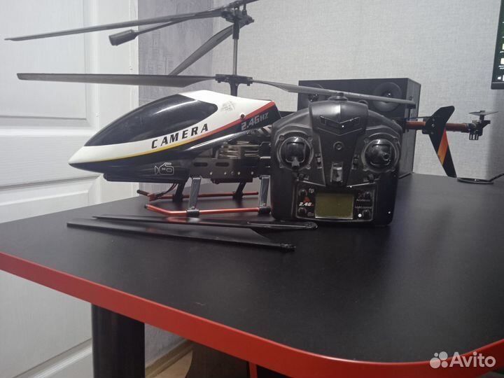 Вертолёт на управлении с камерой, фонариком