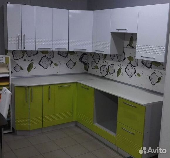 Кухонный гарнитур угловой