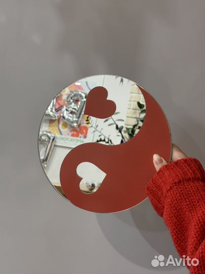 Подарок на 14 февраля девушке зеркало интрьерное