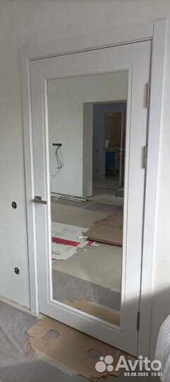 Дверь с зеркалом