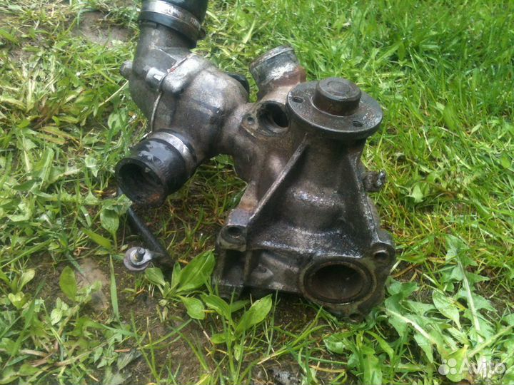 Мерседес 124 Помпа в сборе