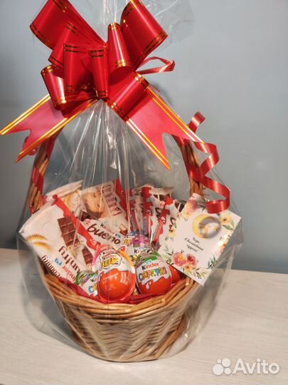 Подарочная корзина Киндер