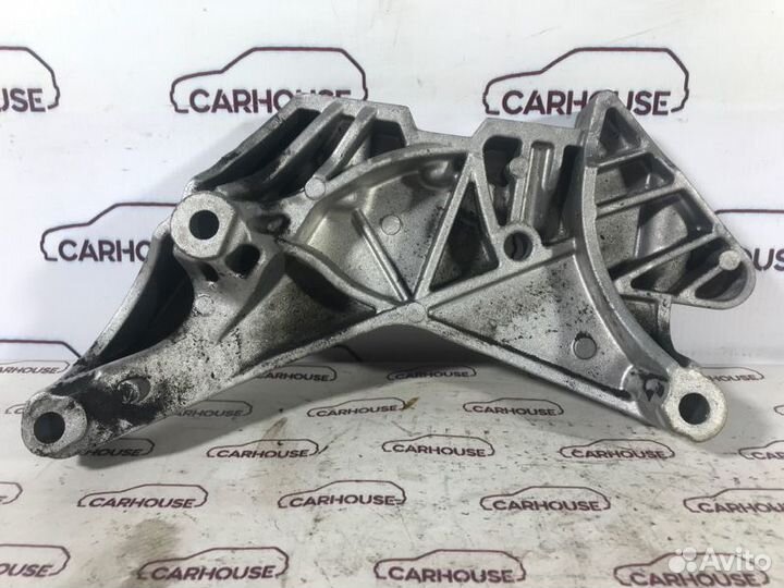 Кронштейн двигателя Audi A4 1.8 CDA