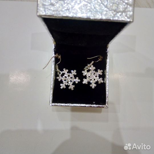 Сережки снежинки