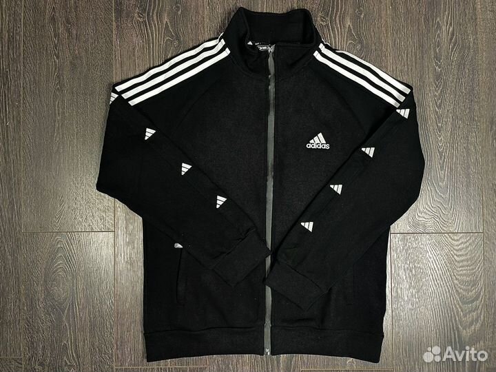 Спортивный костюм adidas