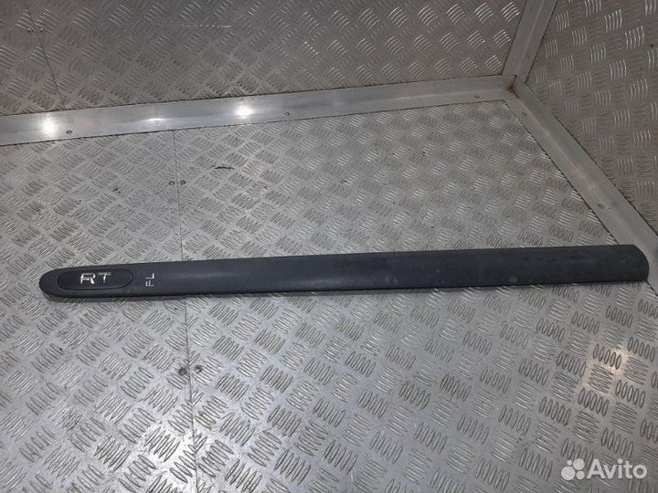 Молдинг двери передний левый Renault Megane LA F3R