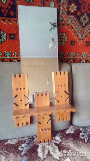 Зеркало с полочкой