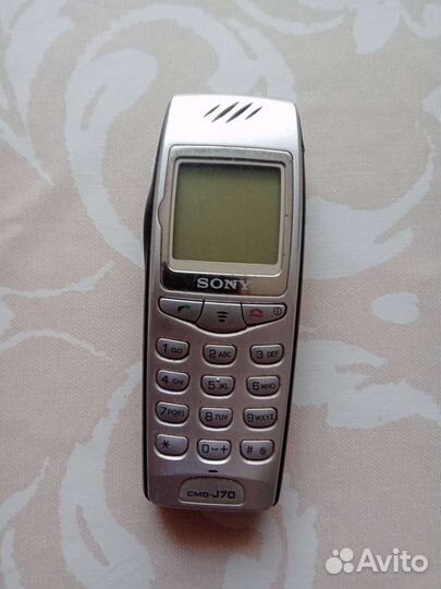 Мобильный телефон Sony j70