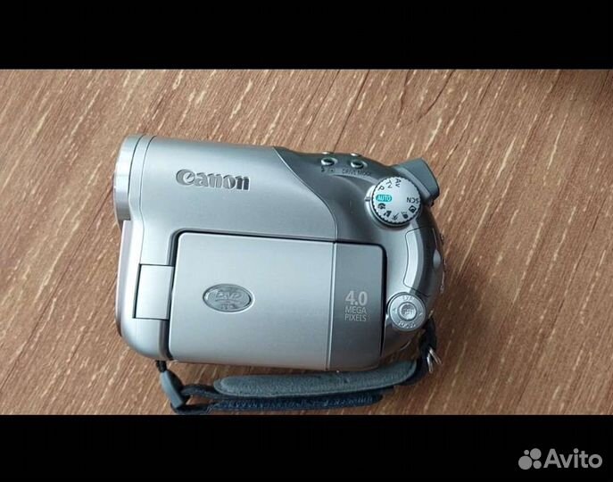 Видеокамера Canon DC 40
