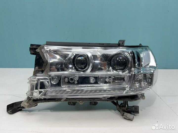 Фара левая LED Toyota Land Cruiser 200 (2015-2021)