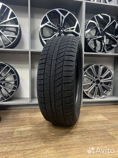 Sailun Ice Blazer Arctic EVO 235/40 R19 96T