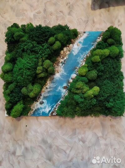 Панно стабилизированным мхом Река в лесу