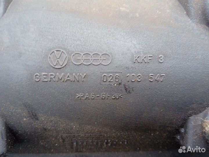 Клапанная крышка Volkswagen Passat 1988 (б/у)