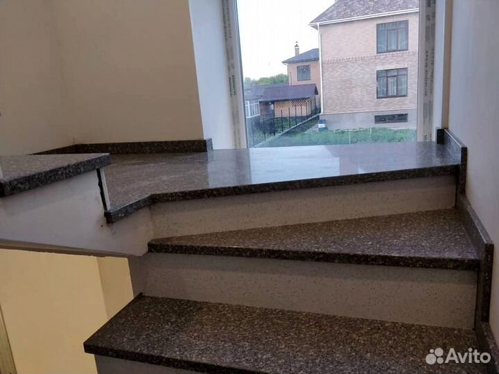 Лестница из искусственного камня акрил и кварц