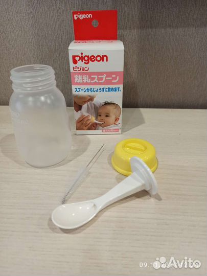Бутылочка с ложкой Pigeon для первого прикорма