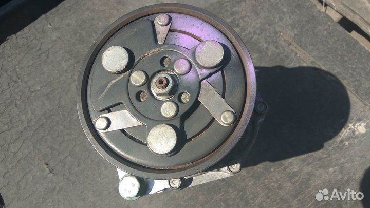 Компрессор кондиционера 1J0 820 803 K (SD7V16)