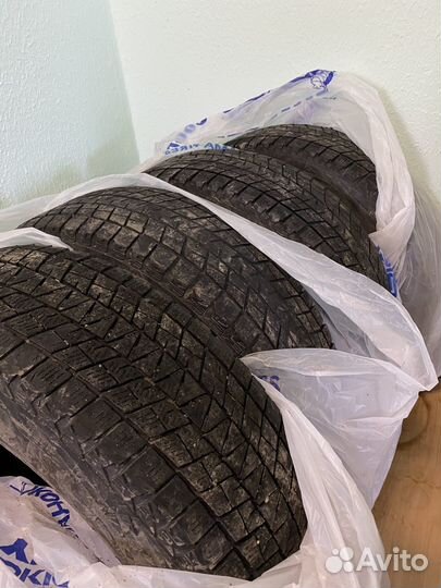 Bridgestone Blizzak DM-V1 215/70 R16
