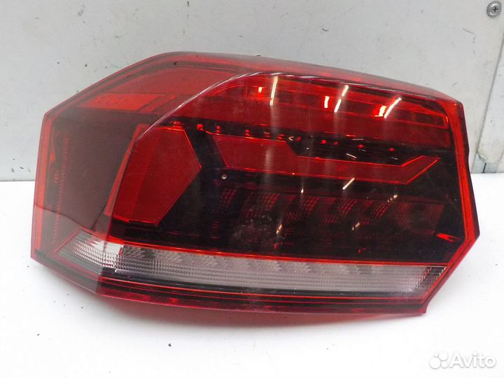 Фонарь задний левый наружный Volkswagen Polo (Sed