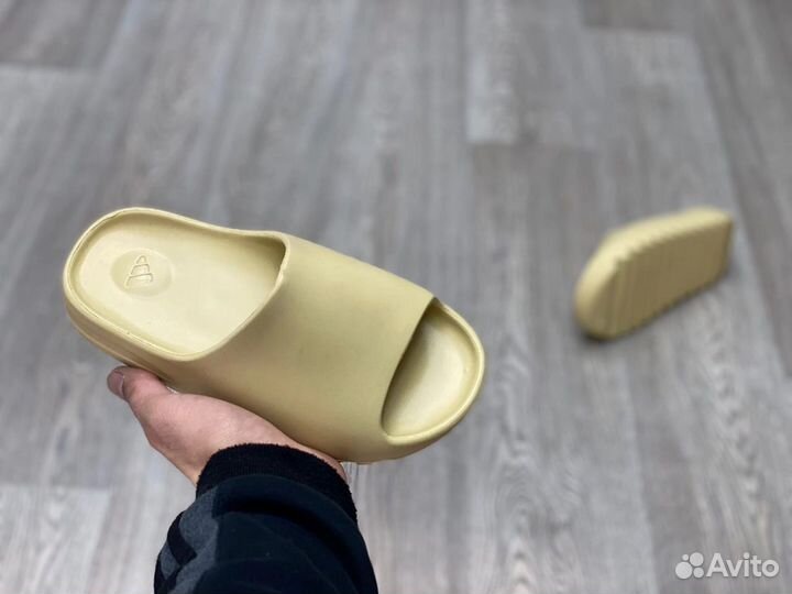 Шлепанцы Yeezy Slide