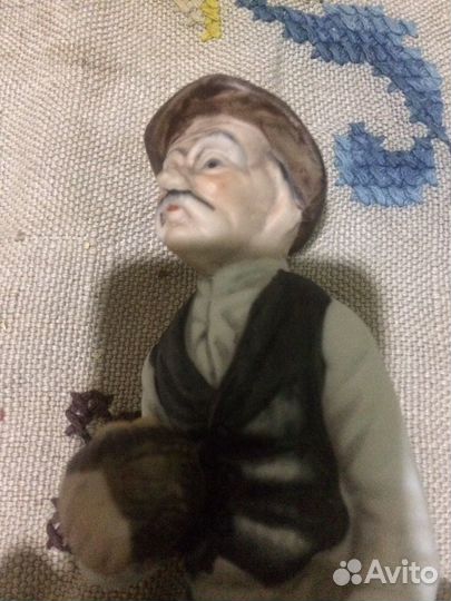 Старик с яблоками