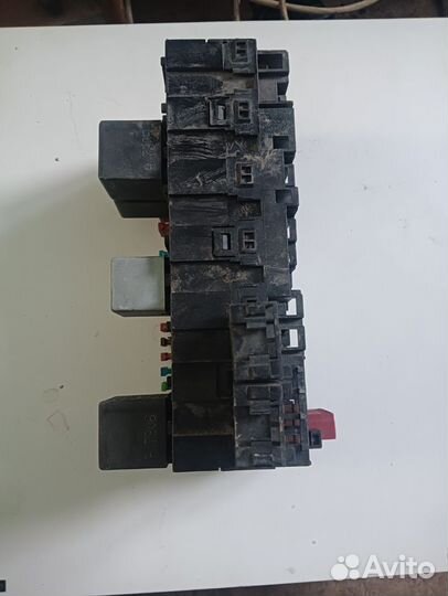 Блок предохранителей салонный passat b3
