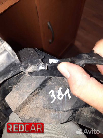 Кронштейн крепления фары лев Toyota Land Cruiser P