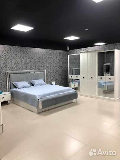 Спальный гарнитур