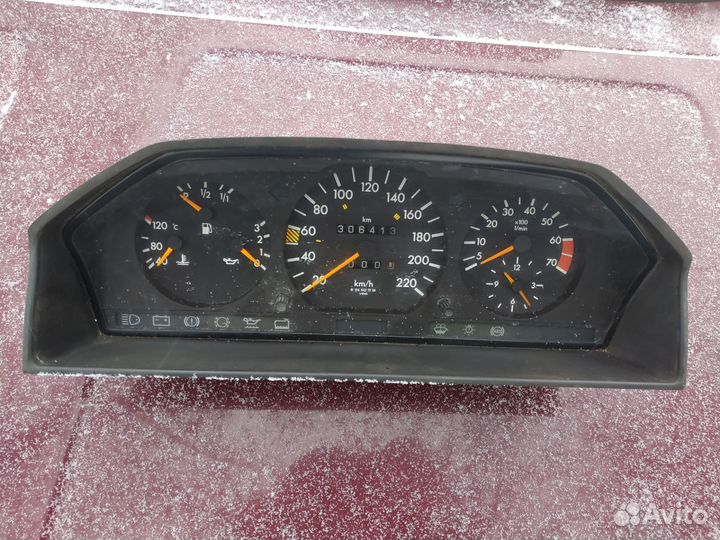 Приборная панель Mersedes w124