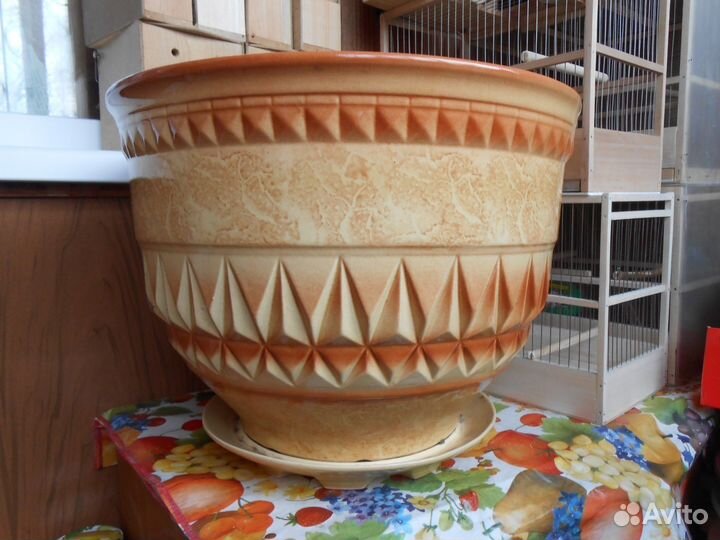 Большое глиняное кашпо