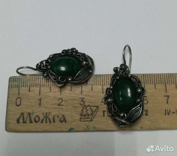 Винтажные серьги с малахитом и сканью