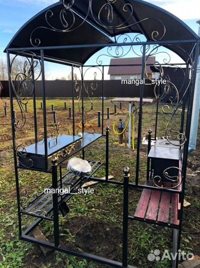 Мангал с крышей