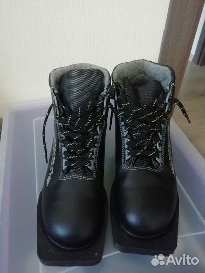 Лыжные ботинки