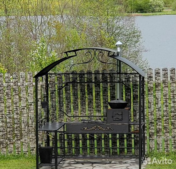 Мангал с крышей