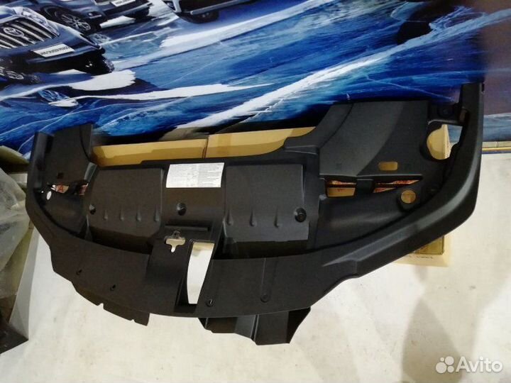 Накладка замка капота Lexus Lx 450D