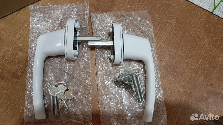 Ручка оконная с замком