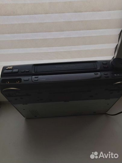 Видеомагнитофон JVC