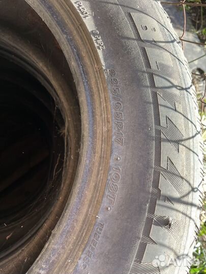 Bridgestone Blizzak Spike-01 235/65 R17