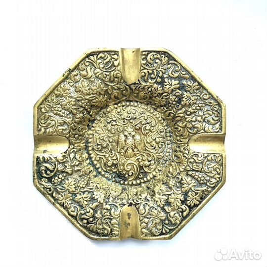 Антикварная подставка пепельница герб латунь бронз