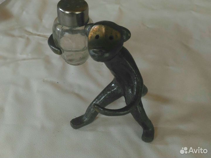 Статуэтка солонка